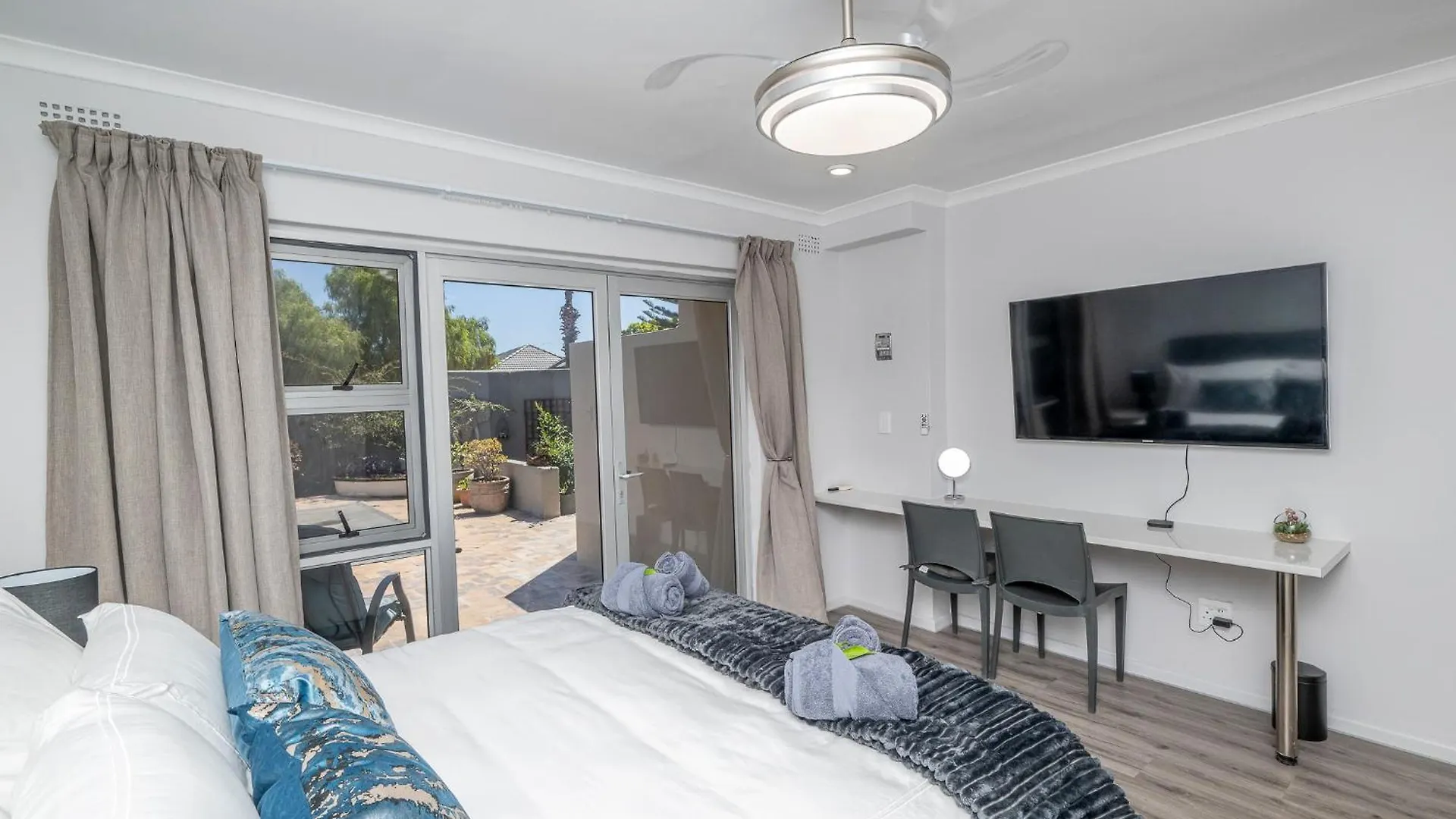 Infinite Studio Str Parow Guest house